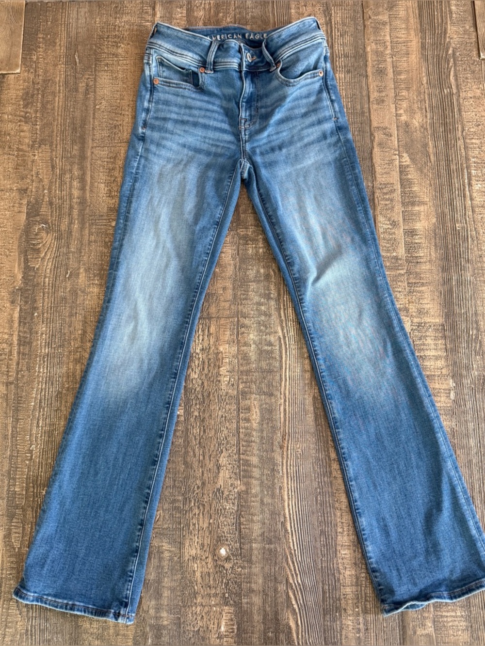 American Eagle Women's Low Rise Kick Bootcut jean size 2 short